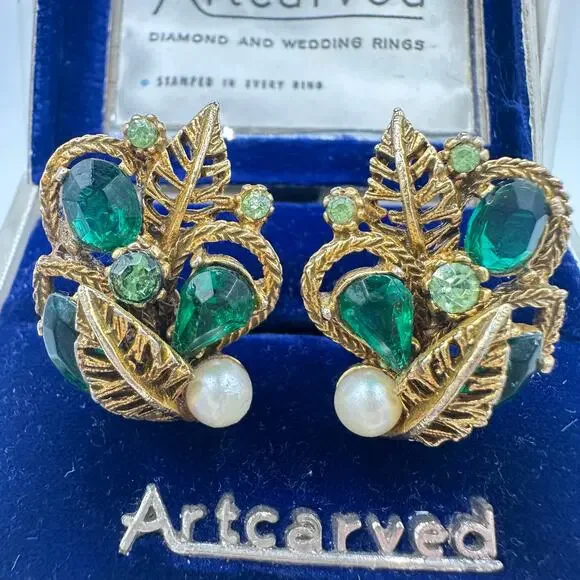 ART vintage gold tone emerald green uranium glass rhinestones clip on earrings - Picture 1 of 8